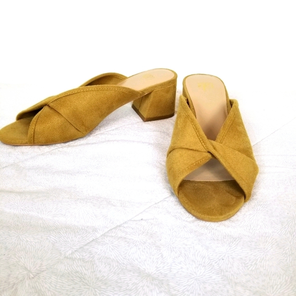 CAbi yellow faux suede mules criss cross wrap front block heel hippie ladylike 7 - Picture 8 of 8